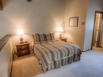 Comfortable Woodstock for 4 2 Br condo by RedAwning