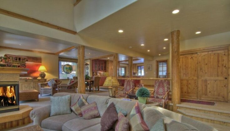 Tahoe-style Mountain Home Away From Home 3 Bedrooms 2 5 Bathrooms Home - Photo2