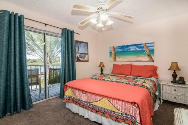 Joyce's Beachfront Suite 3 - Photo4