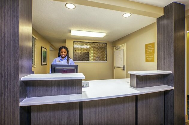 Candlewood Suites Indianapolis Northeast - Photo3