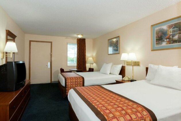 Days Inn by Wyndham Indianapolis East Post Road - Photo4