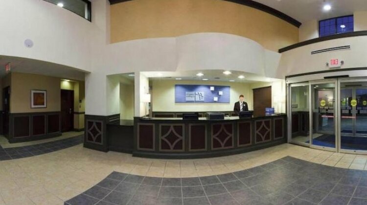 Holiday Inn Express Hotel & Suites Indianapolis - East - Photo2