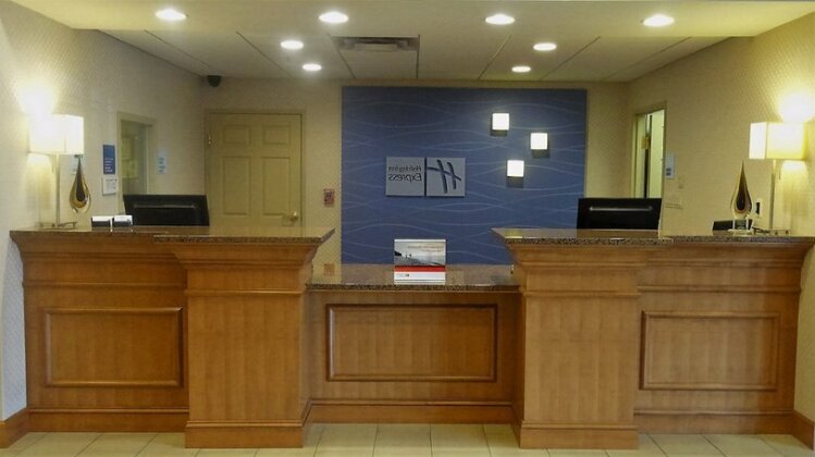 Holiday Inn Express Hotel & Suites Indianapolis North Carmel - Photo3