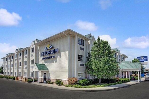 Microtel Inn & Suites by Wyndham Indianapolis Airport - Photo2