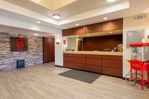 Red Roof Inn & Suites Indianapolis Airport - Photo3
