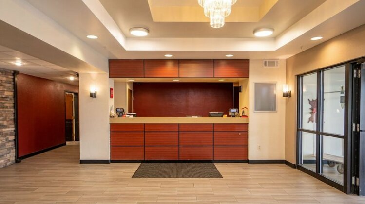 Red Roof Inn & Suites Indianapolis Airport - Photo4
