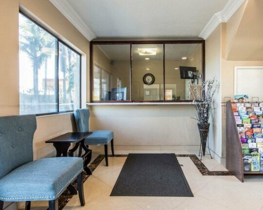 Rodeway Inn & Suites - Hotel in Inglewood Near LAX Airport - Photo3