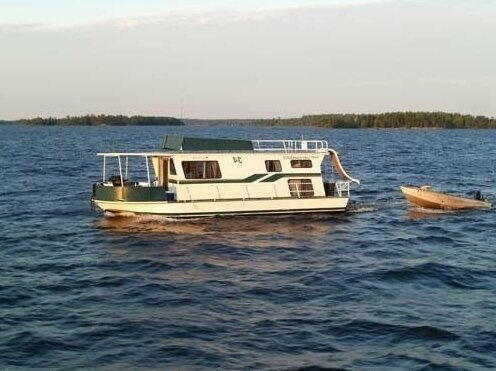 Rainy Lake Houseboats - Photo5