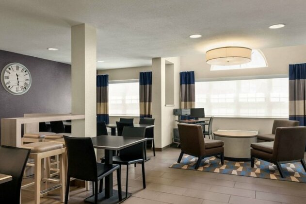 Microtel Inn and Suites - Inver Grove Heights - Photo4
