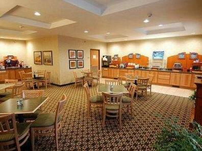 Holiday Inn Express Hotel & Suites Iron Mountain - Photo2
