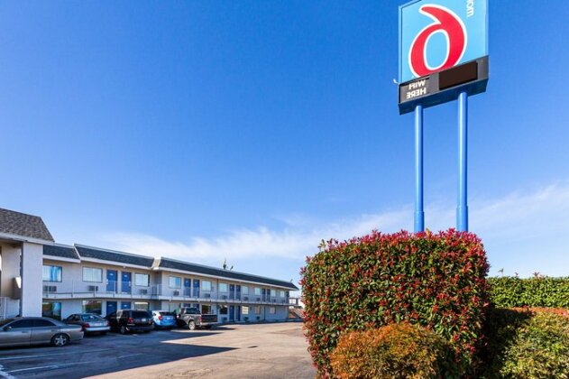 Motel 6 Dallas - Irving - Photo4
