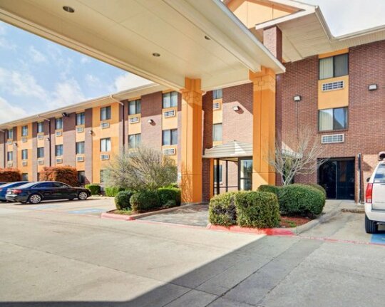 Quality Inn and Suites Dallas Fort Worth Airport North - Photo3