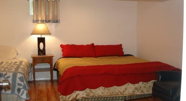 Ithaca Vacation Houses - Garden Level Lodging - Photo2