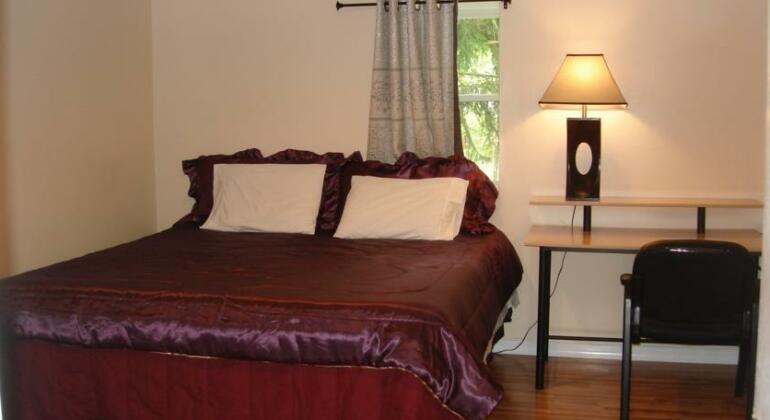 Ithaca Vacation Houses - Garden Level Lodging - Photo5