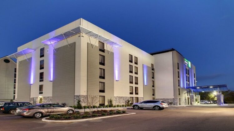 Holiday Inn Express & Suites Jackson Downtown - Coliseum - Photo2