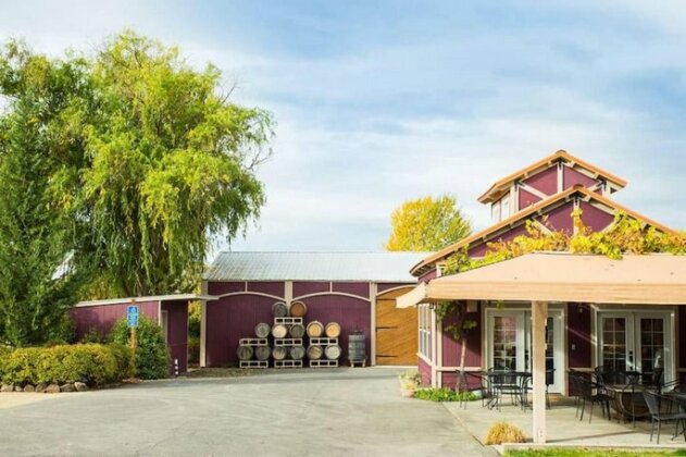 Rellik House Winery and Alpaca Farm