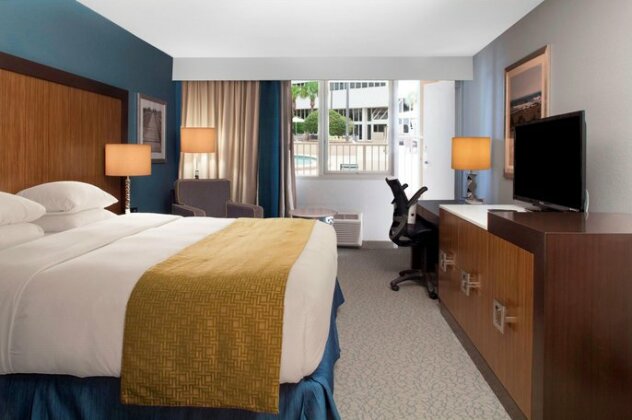 DoubleTree by Hilton Hotel Jacksonville Airport - Photo3