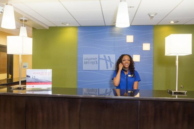 Holiday Inn Express Hotel & Suites Jacksonville Airport - Photo3