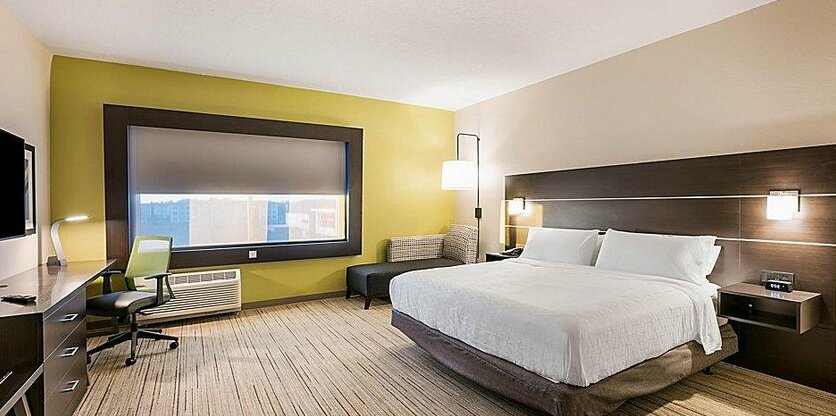 Holiday Inn Express & Suites - Jacksonville - Town Center - Photo3