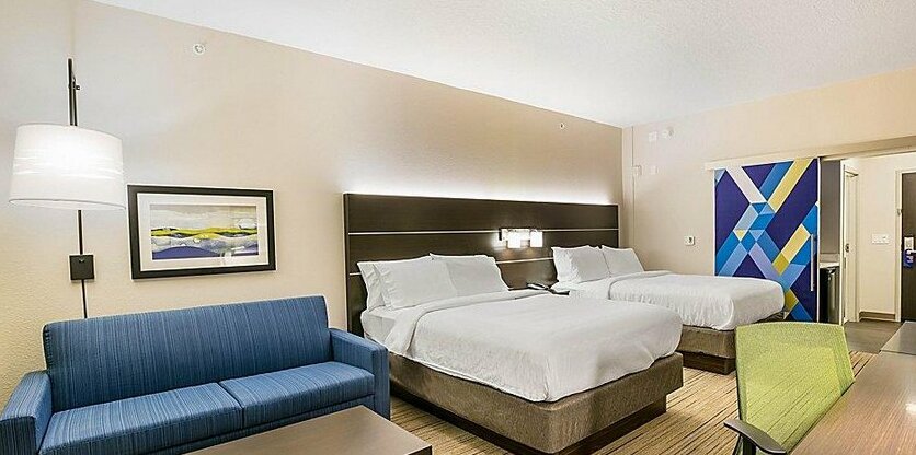 Holiday Inn Express & Suites - Jacksonville - Town Center - Photo4