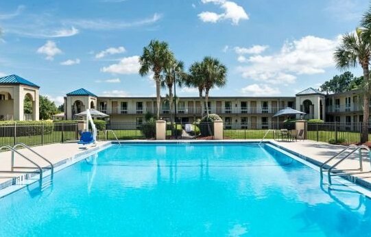 Travelodge Inn & Suites by Wyndham Jacksonville Airport