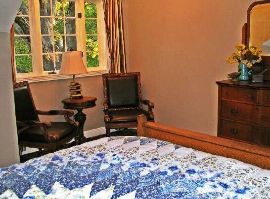 White Oak Manor Bed and Breakfast - Photo3