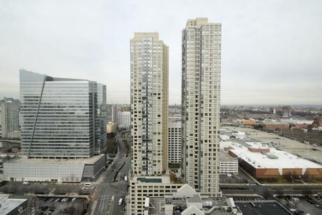 Global Luxury Suites at Jersey City Waterfront - Photo2
