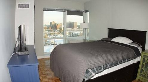 One Bedroom Suite Facing Manhattan Skyline - Photo2