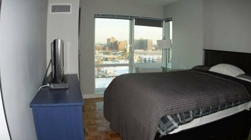 One Bedroom Suite Facing Manhattan Skyline - Photo3