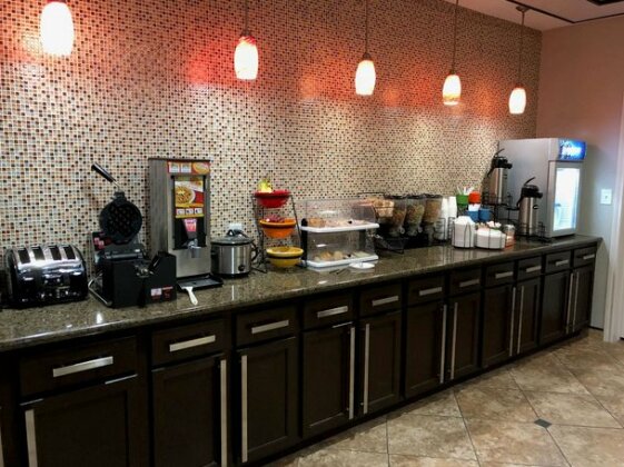 Executive Inn and Suites Joaquin - Photo5