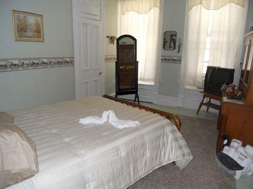 The Heritage House Inn Bed & Breakfast - Photo2