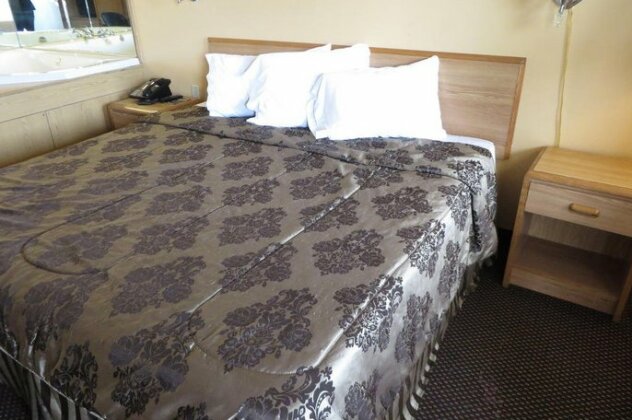 Economy Inn & Suites Joplin - Photo2