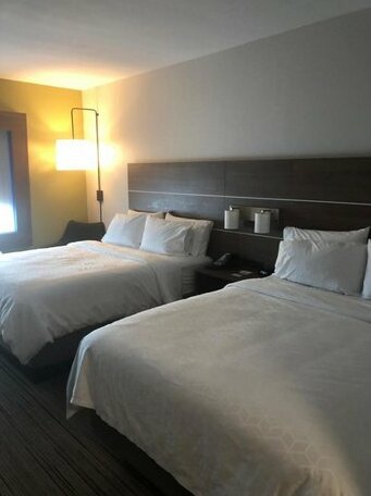 Holiday Inn Express & Suites Junction - Photo5