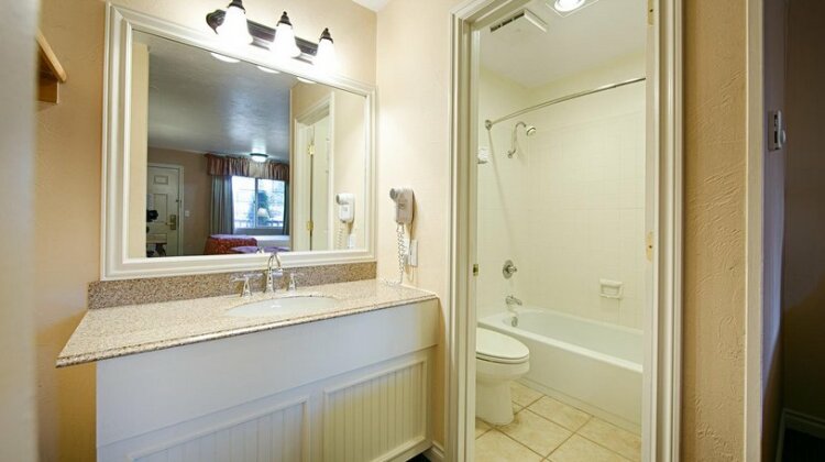 Best Western Country Lane Inn - Photo5