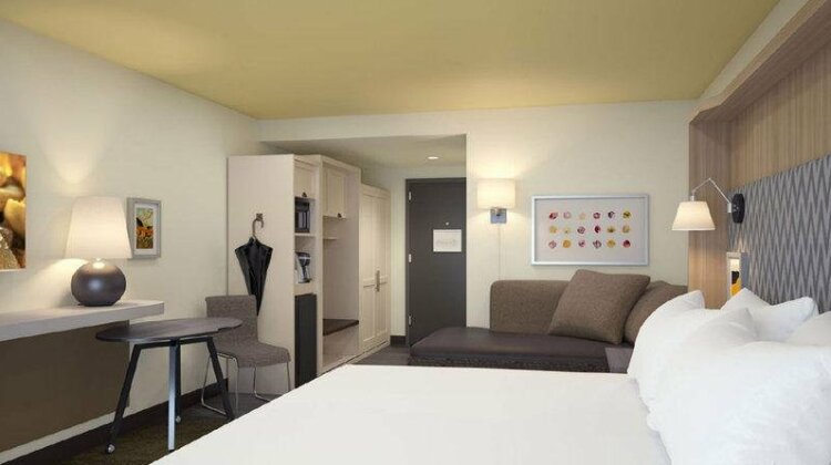 Holiday Inn Express & Suites - Kalamazoo West - Photo5