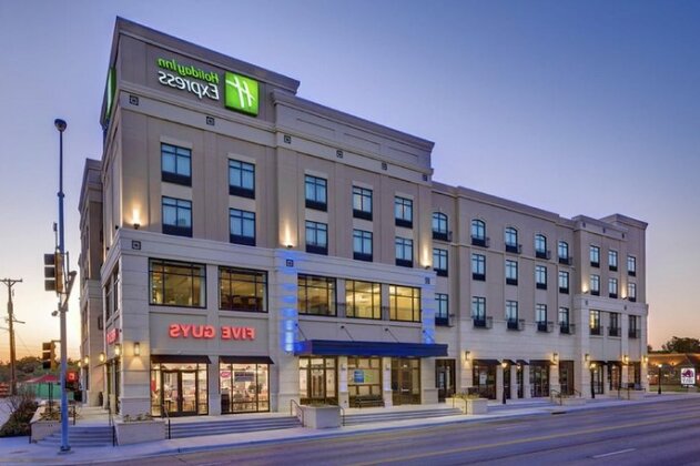 Holiday Inn Express & Suites - Kansas City KU Medical Center - Photo2