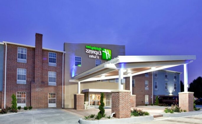 Holiday Inn Express Hotel & Suites North Kansas City - Photo2