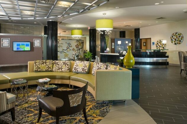 Holiday Inn Express & Suites Kansas City Airport - Photo4