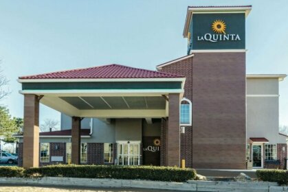 La Quinta Inn & Suites Kansas City Airport