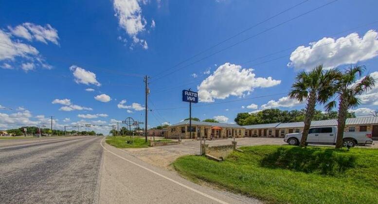 Star Inn Karnes City - Photo3