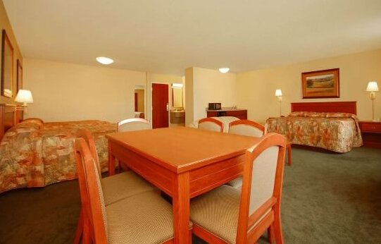 Econo Lodge Inn & Suites Kearney - Photo4