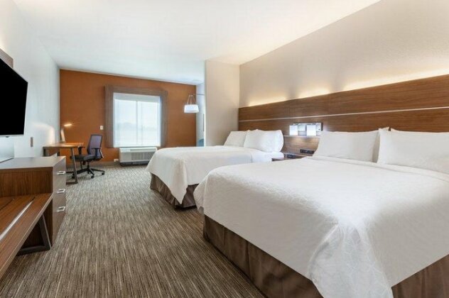 Holiday Inn Express & Suites Kearney - Photo2
