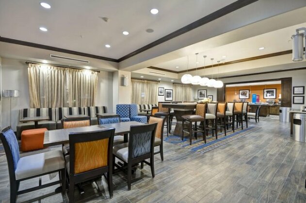 Hampton Inn Kenedy - Photo5