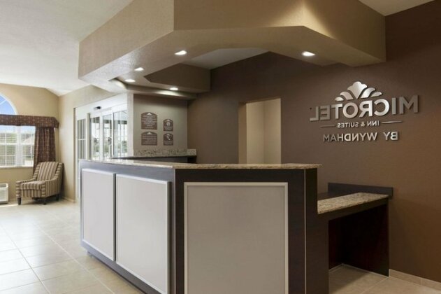 Microtel Inn & Suites Kenedy - Photo4