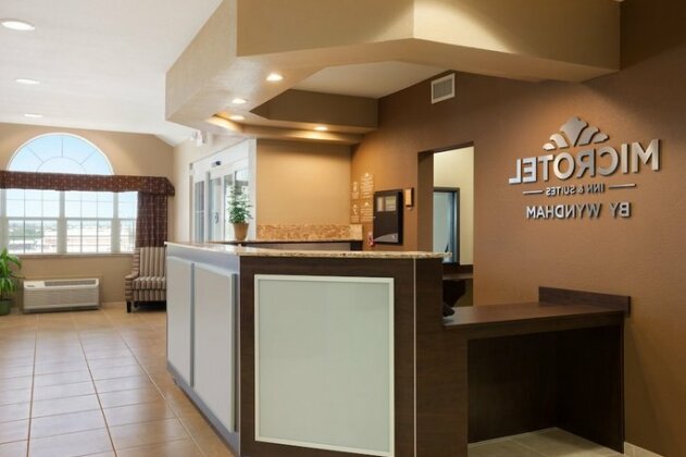 Microtel Inn & Suites Kenedy - Photo5