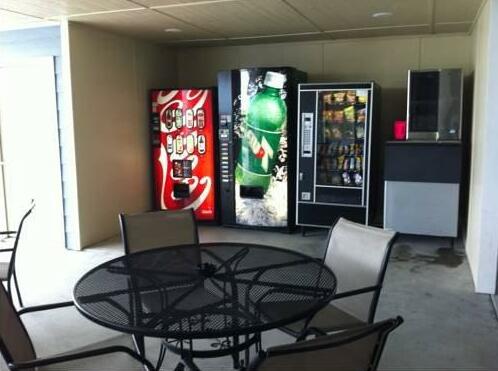 Southern Inn and Suites Kenedy - Photo4