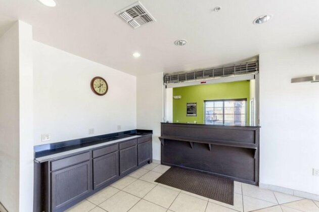 Super 8 by Wyndham Kenedy - Photo3