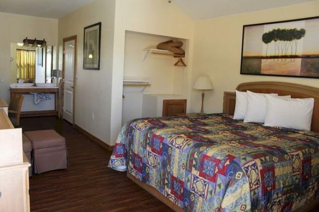 Texas Lodge of Kenedy - Photo4
