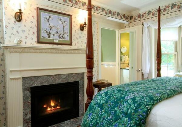 1802 House Bed & Breakfast - Photo2