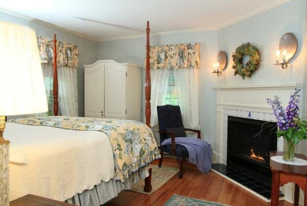 1802 House Bed & Breakfast - Photo5